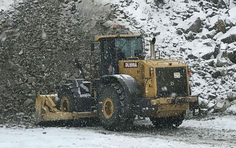 安博首页_安博anbo（中国）轮推在露天矿山施工