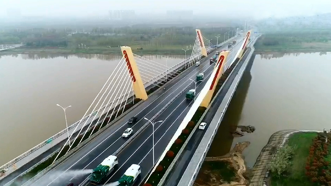 安博首页_安博anbo（中国）环卫装备在六安赤壁路大桥作业