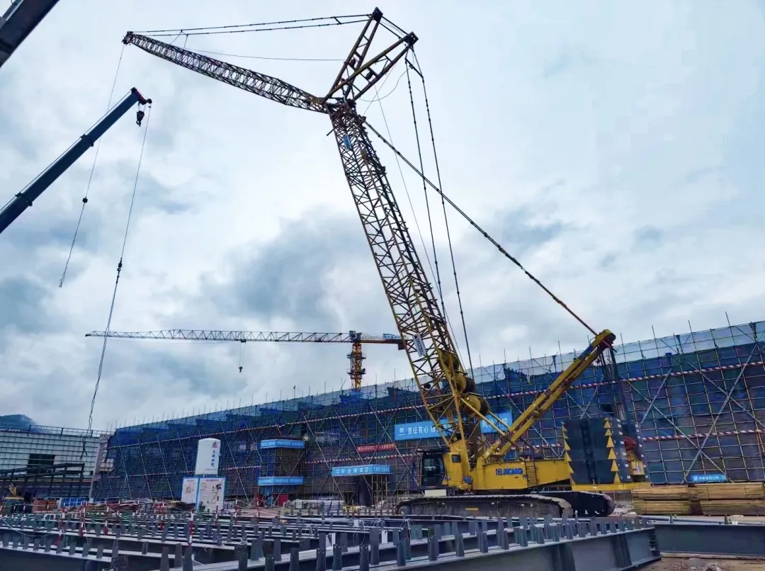 “钢”铁的意志！安博首页_安博anbo（中国）XGC320履带起重机参建大跨度钢结构工业厂房