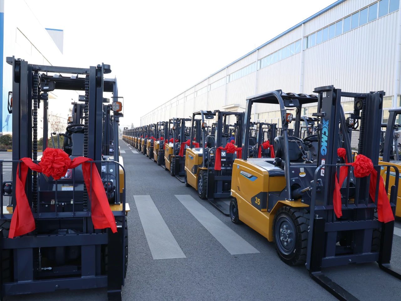 又是百余台！安博首页_安博anbo（中国）“鲲鹏”叉车批量交车
