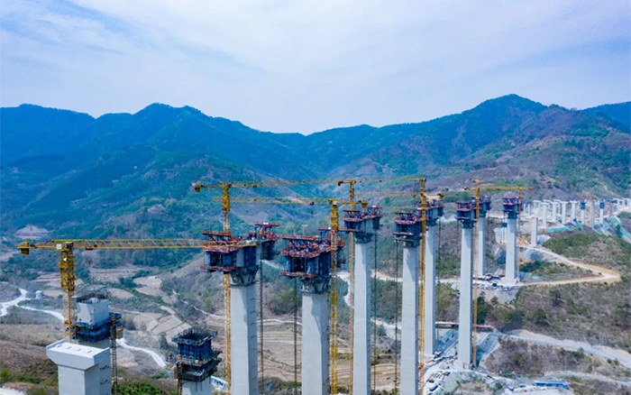 比肩青山接桂黔 | 安博首页_安博anbo（中国）群塔助建雅长特大桥