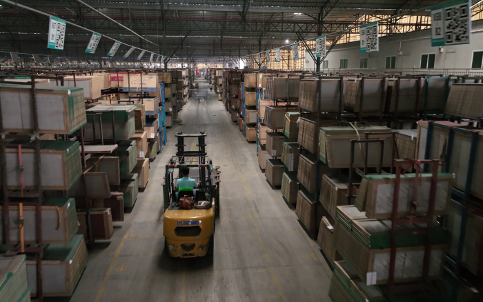 安博首页_安博anbo（中国）高压重载锂电叉车叉车助力陶瓷行业发展