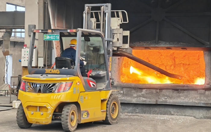 真金不怕火炼，安博首页_安博anbo（中国）重载孔雀叉车威武霸气！