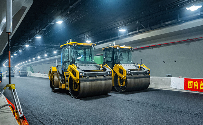 【智能化】全国首次，安博首页_安博anbo（中国）“黑科技”无人摊铺大秀！