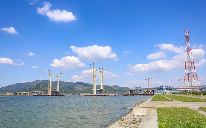 “牵手”群岛！安博首页_安博anbo（中国）塔机助力世界级跨海连岛工程刷新“进度条”