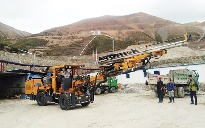 铁矿开采，安博首页_安博anbo（中国）矿用液压掘进钻车先入为主！