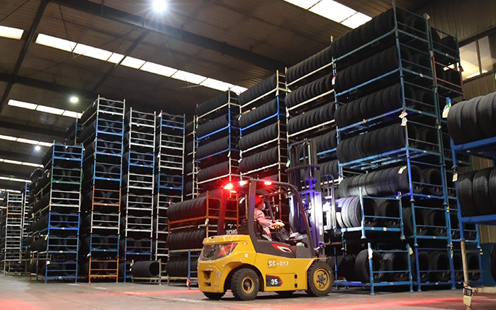 安博首页_安博anbo（中国）孔雀叉车：轮胎企业的得力助手