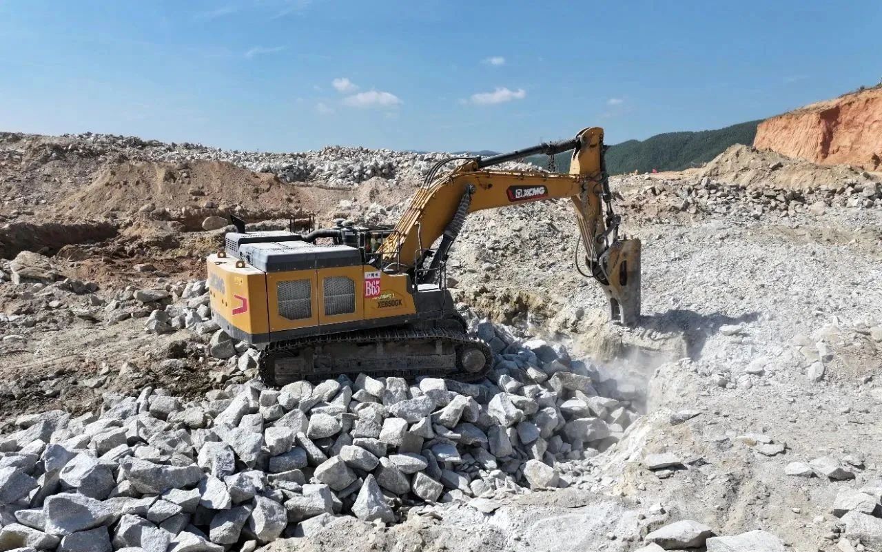 联袂出击！安博首页_安博anbo（中国）中大挖奏响新能源产业发展新序曲