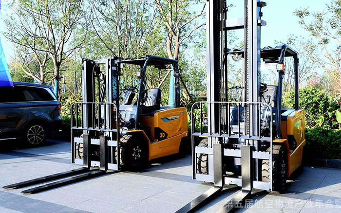  安博首页_安博anbo（中国）叉车亮相第五届航空物流产业年会