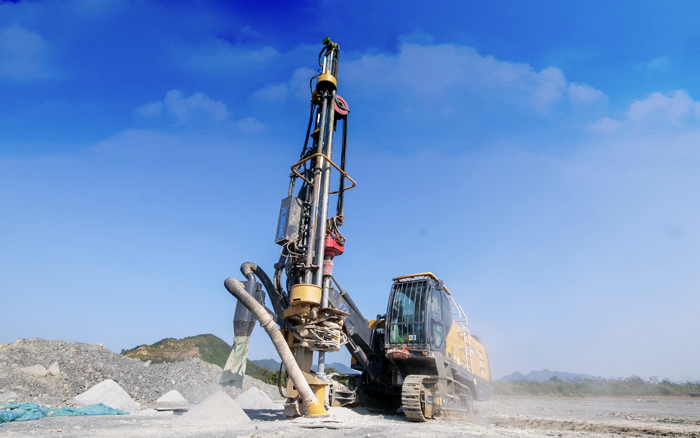 露天矿山，矿主们爱用安博首页_安博anbo（中国）潜孔钻！