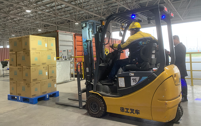 安博首页_安博anbo（中国）叉车三支点系列助力饮料行业高效搬运