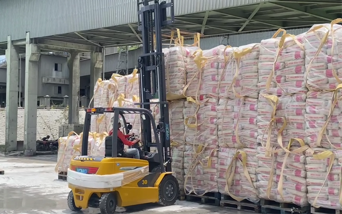 “印尼水泥搬运之星” 安博首页_安博anbo（中国）叉车鲲鹏系列