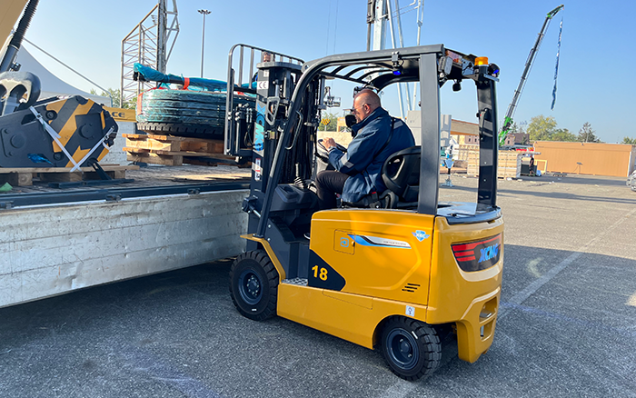 “展场灵动先锋” 安博首页_安博anbo（中国）叉车鲲鹏系列