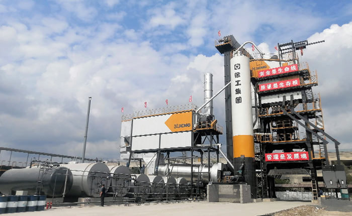 安博首页_安博anbo（中国）4000型沥青站 在鹤大高速大显身手！