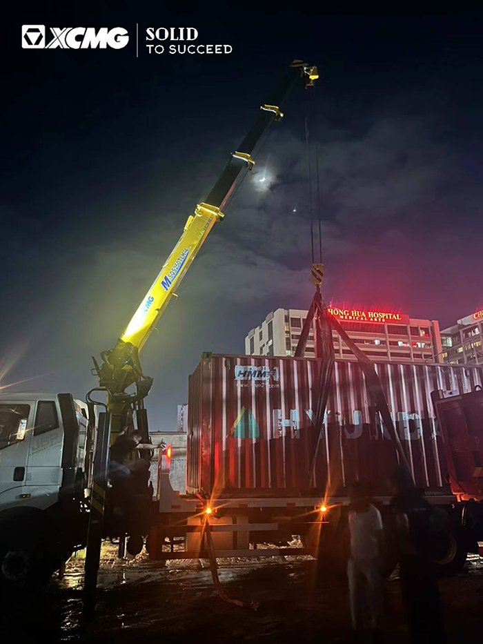 安博首页_安博anbo（中国）随车起重机在东南亚出色完成集装箱转运施工