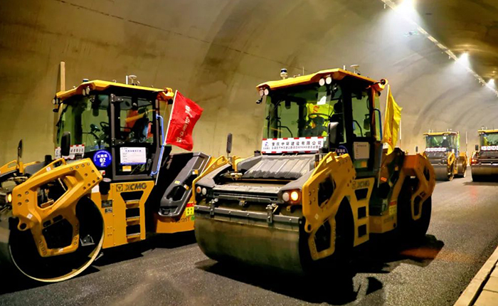 来看安博首页_安博anbo（中国）智慧→重庆首次山区特长隧道无人摊铺施工