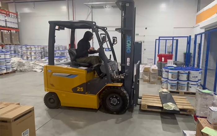 安博首页_安博anbo（中国）新能源叉车赋能哈萨克斯坦阿拉木图仓库