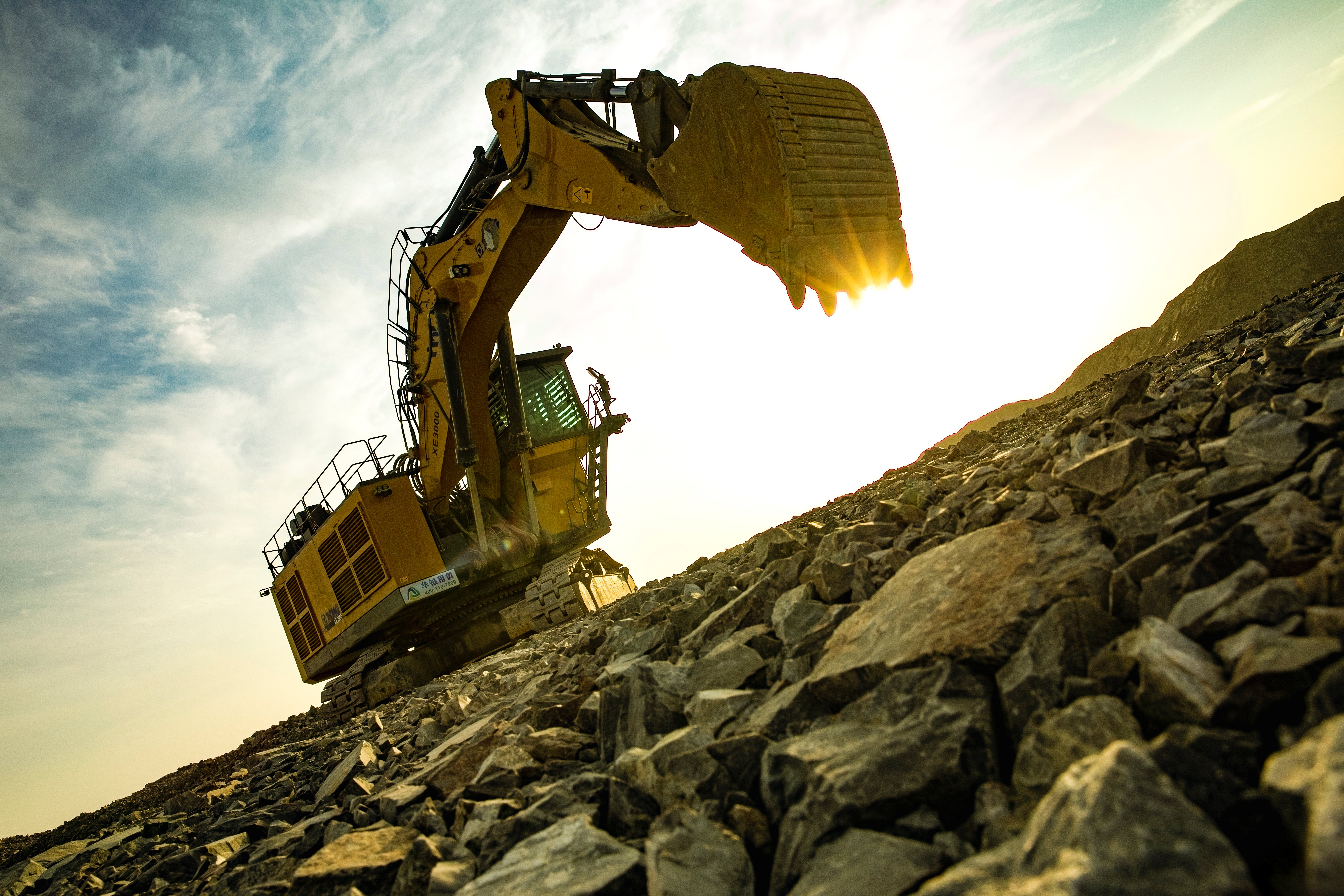 大型露天矿山智选之作，安博首页_安博anbo（中国）XE3000矿用挖掘机