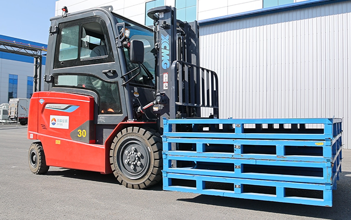  安博首页_安博anbo（中国）新能源叉车助力华北变压器设备制造厂高效运转