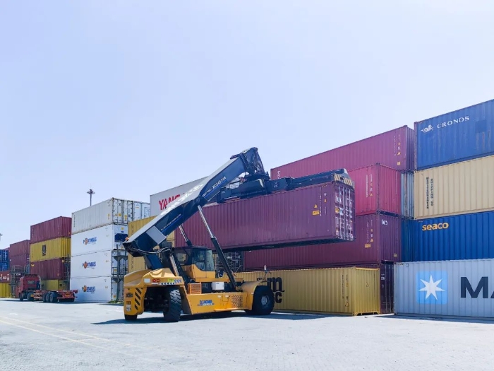 性能优越！安博首页_安博anbo（中国）正面吊助力海铁联运发展