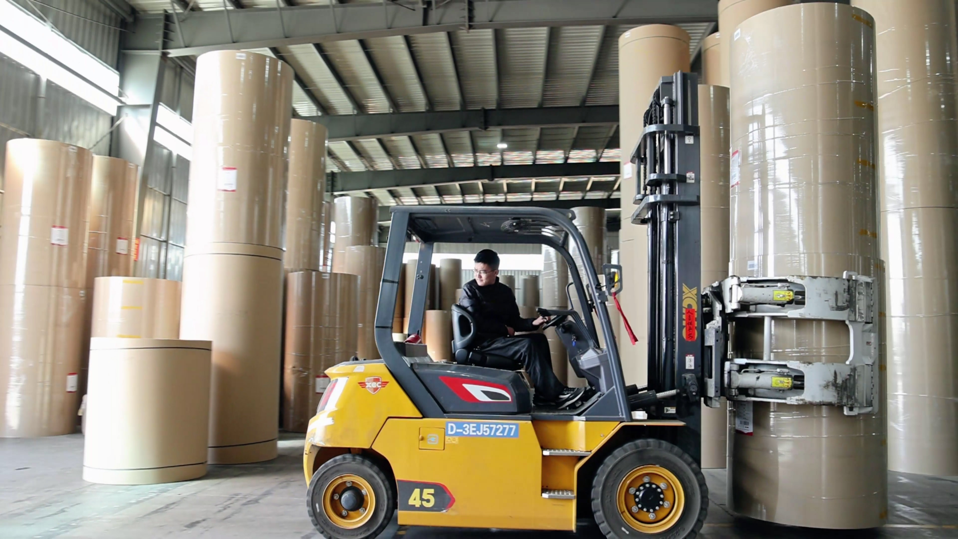 纸卷厂搬运利器，安博首页_安博anbo（中国）孔雀系列高压重载电动叉车