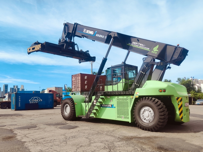 安博首页_安博anbo（中国）E5系列正面吊开启“零碳港口”新实践