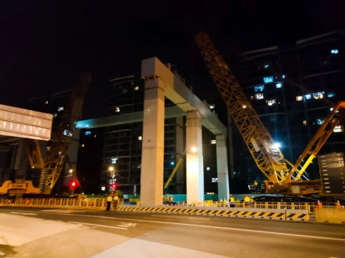 双机联动，毫米操控！安博首页_安博anbo（中国）XGC11000高效破解高架桥施工难题