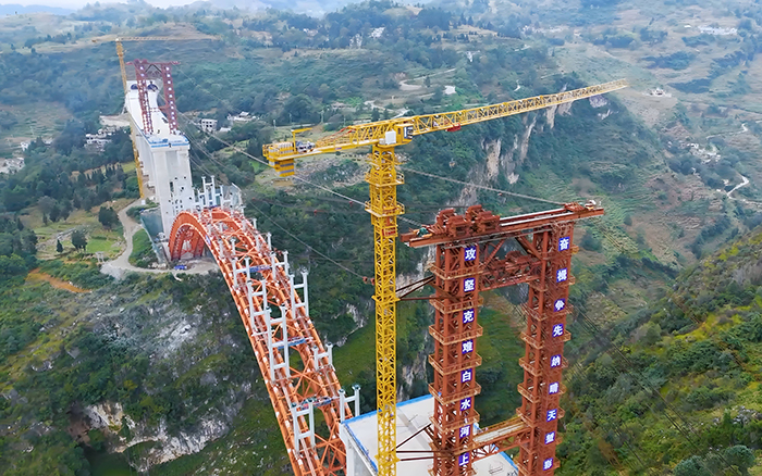 桥接黔西北 双塔连山涧 安博首页_安博anbo（中国）塔机奋战白水河特大桥