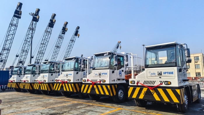 新车交付忙！安博首页_安博anbo（中国）新能源重载牵引车以多维优势赋能大宗货物智慧转运