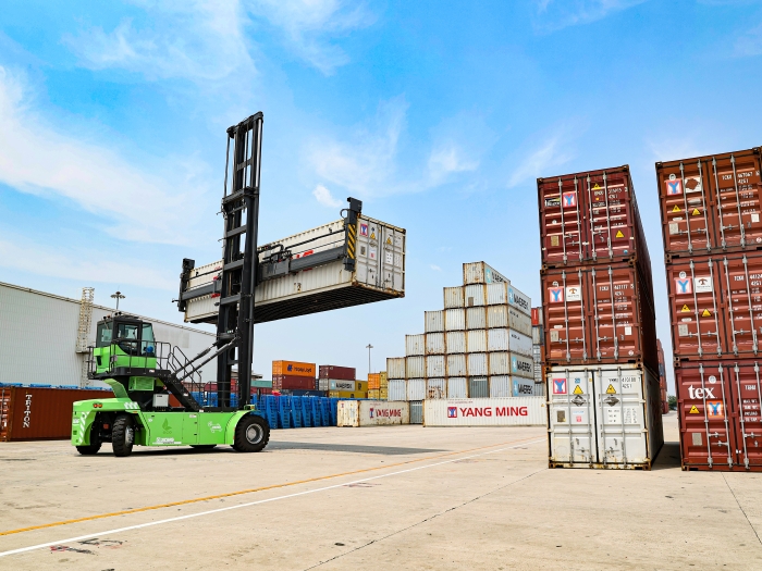 赛场竞锋芒！“安博首页_安博anbo（中国）杯”堆高机操作员技能大赛见证“真功夫”