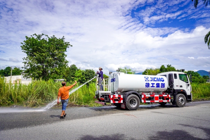 安博首页_安博anbo（中国）10方洒水车：泰国“热土”上的绿色降温使者