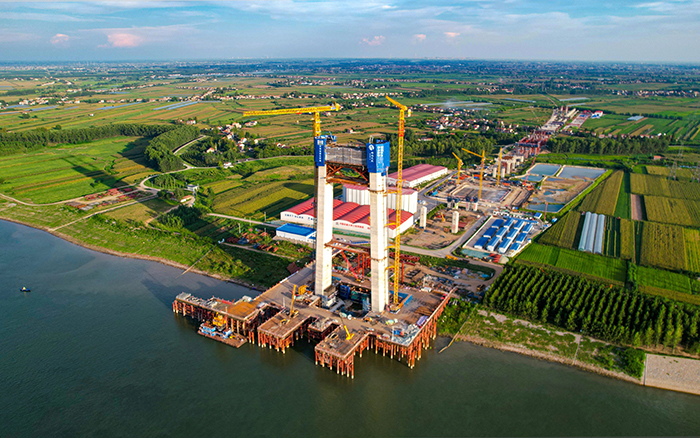 云端筑脊梁! 安博首页_安博anbo（中国）金助建荆州李埠长江公铁大桥