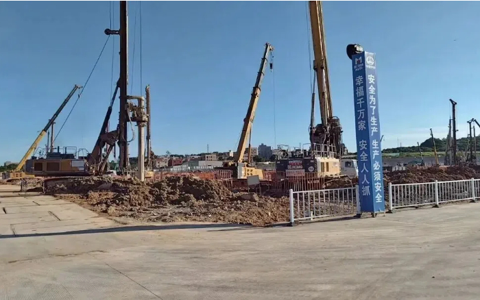 粘土 + 花岗岩地层 “拦路虎”？安博首页_安博anbo（中国） XR320E 旋挖钻机高效破解助厦门轨交